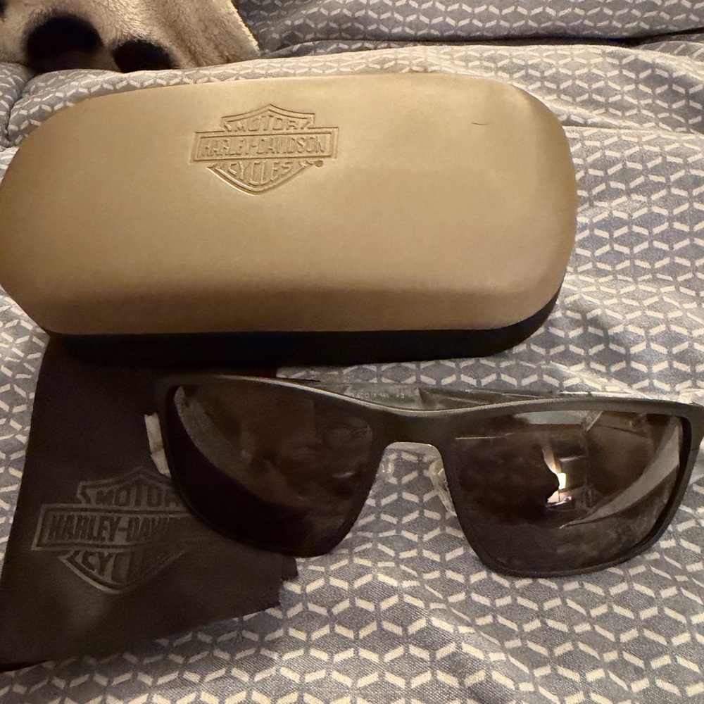 Harley-Davidson Black Rectangular Sunglasses NWT - image 1